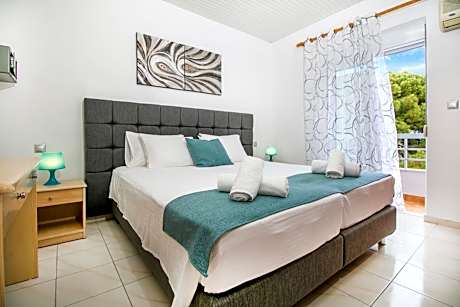 Apartment with Garden View