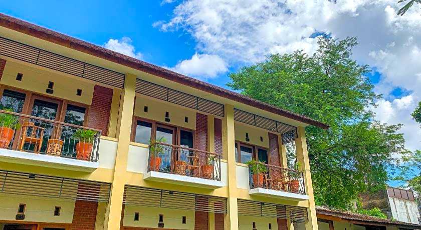 OYO 261 Sasono Putro Guest House