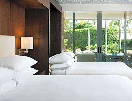 Queen Room with Extra Double Bed, Balcony and Garden View