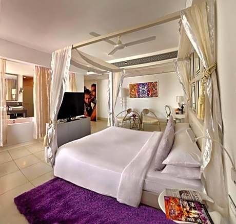 Deluxe Suite with Sea View - Balcony and Bathtub