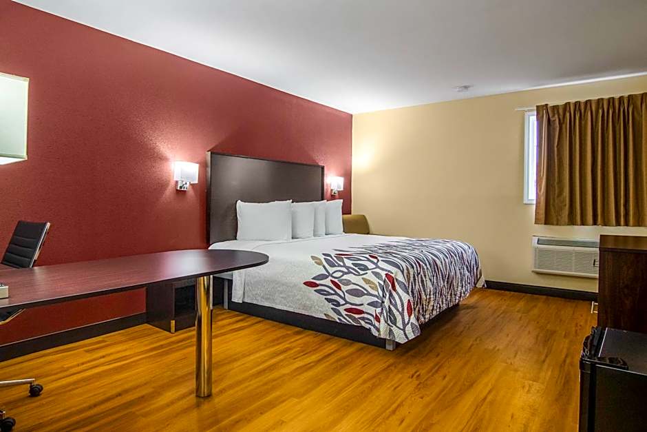 Photo 1 of 35 of Red Roof Inn Perrysburg