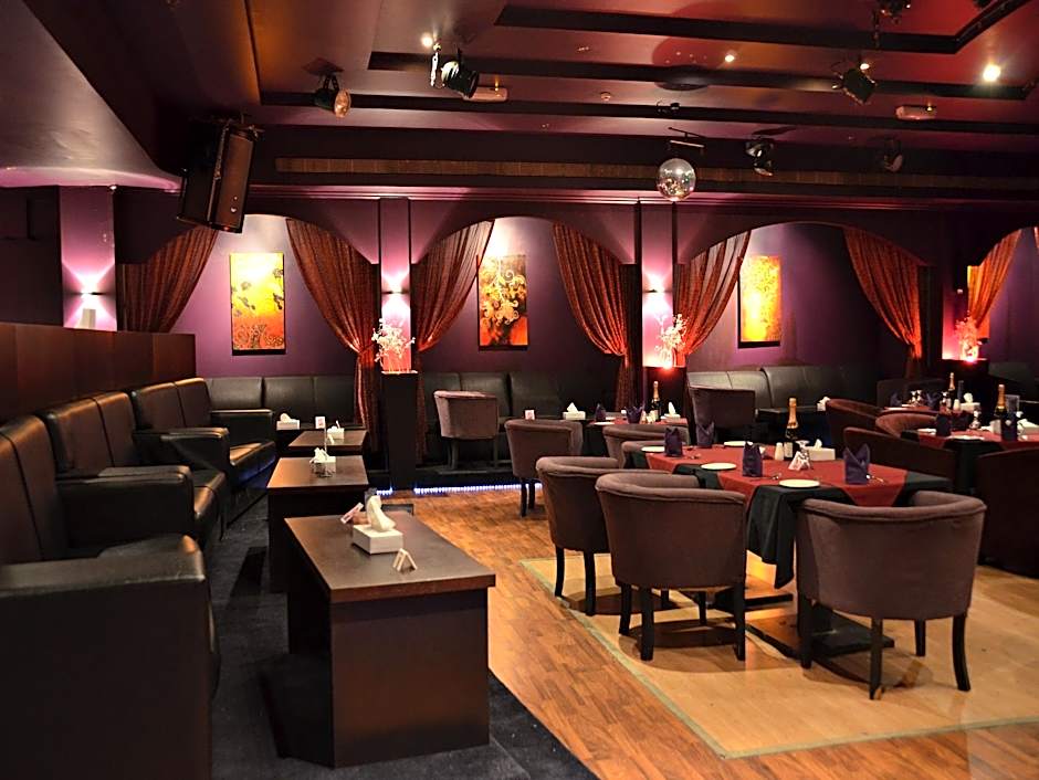 Pars International Hotel