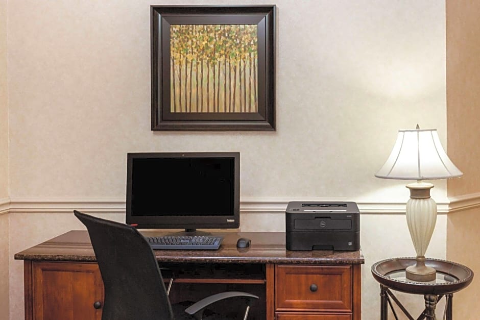 La Quinta Inn & Suites by Wyndham Milwaukee South West New Berlin