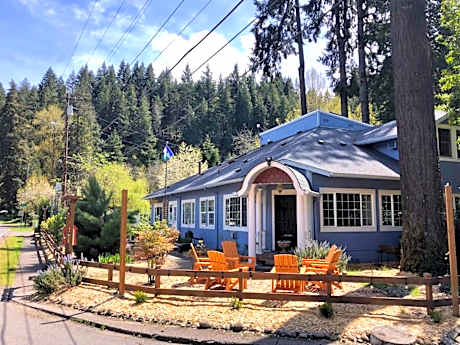 Westfir Lodge & Mountain Market