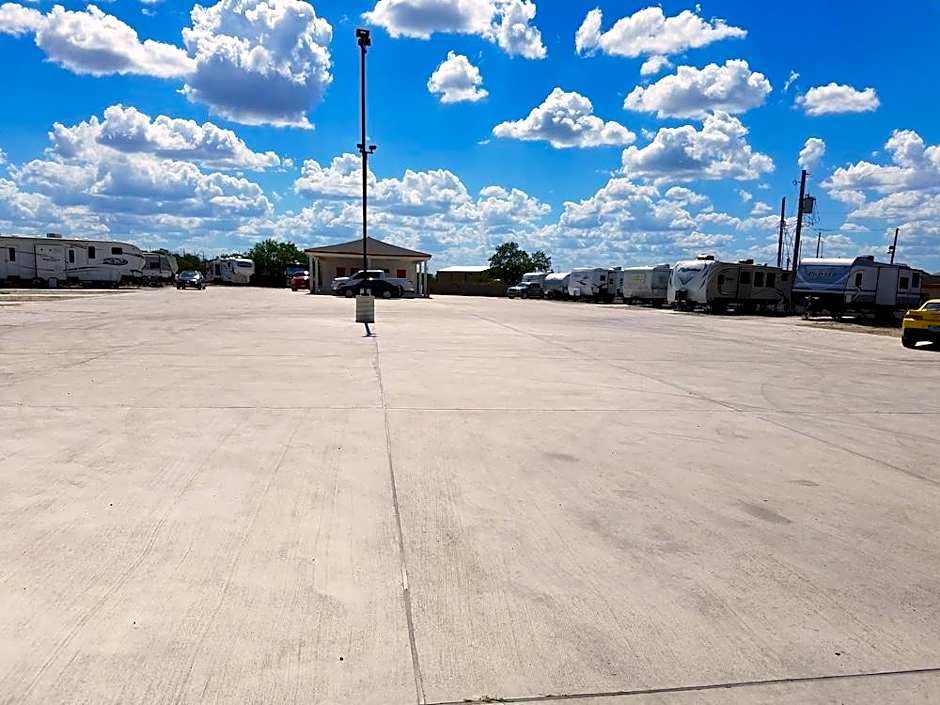 Luxury Inn & RV Park