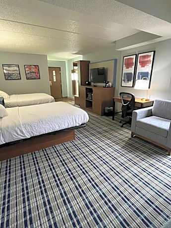 2 Queen Beds, Superior Room, Poolside, Non-Smoking