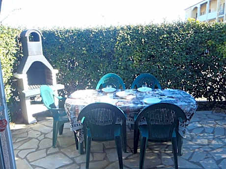 VILLA 3 PCES MEZ 41m2 + TERRASSE 12m2 REF 4027