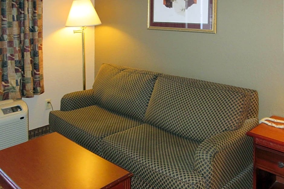 Econo Lodge Inn & Suites Manchester North