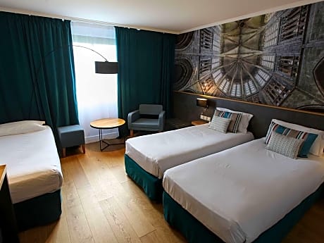 Standard Room With 3 Single Beds