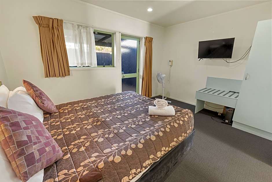 Birchwood Spa Motel