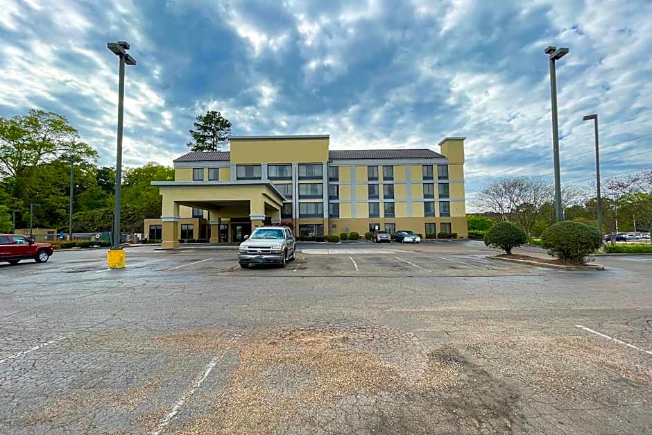 OYO Townhouse Jackson - Ridgeland