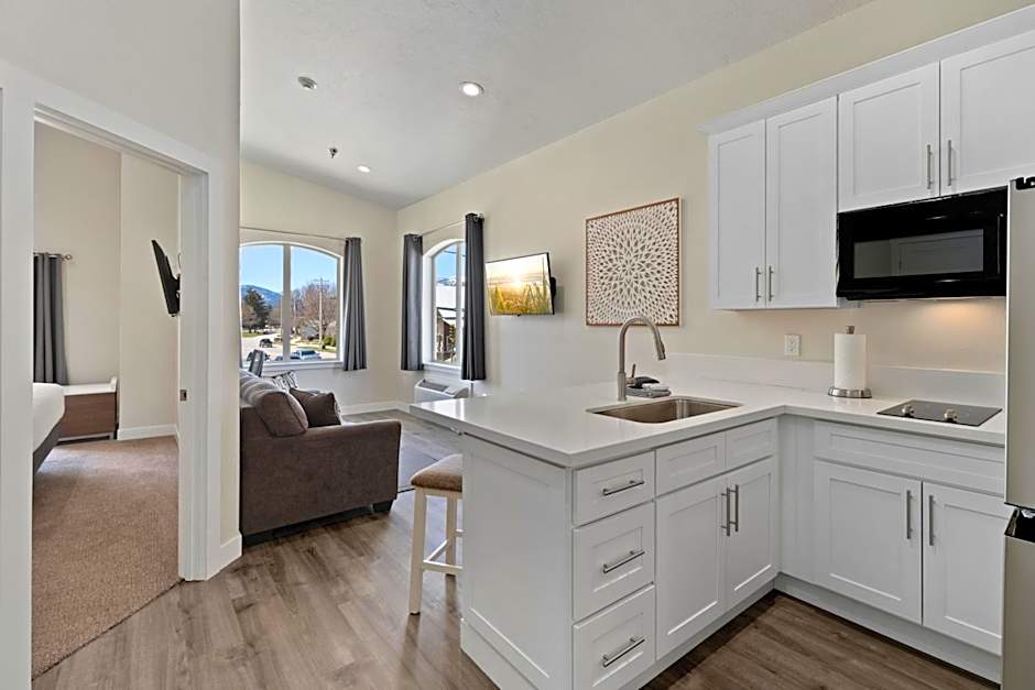 Sandpoint Hotel & Suites Downtown