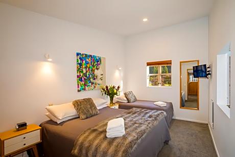 Two-Bedroom Apartment with Courtyard View