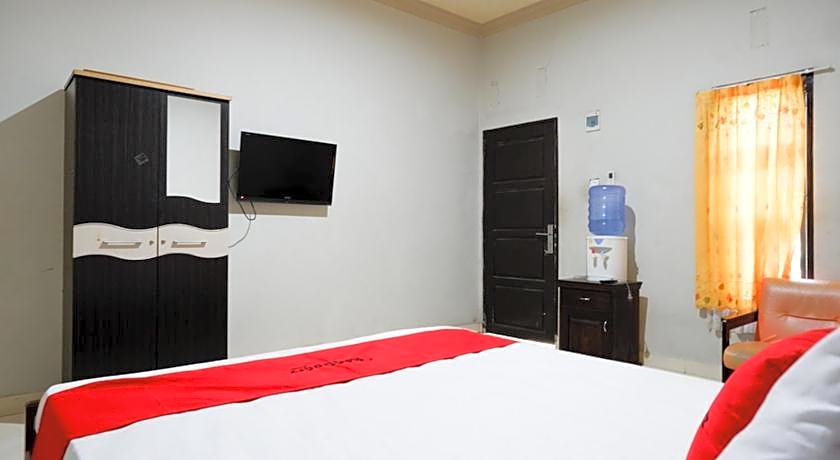 RedDoorz near Mutiara SIS Al Jufrie Airport Palu