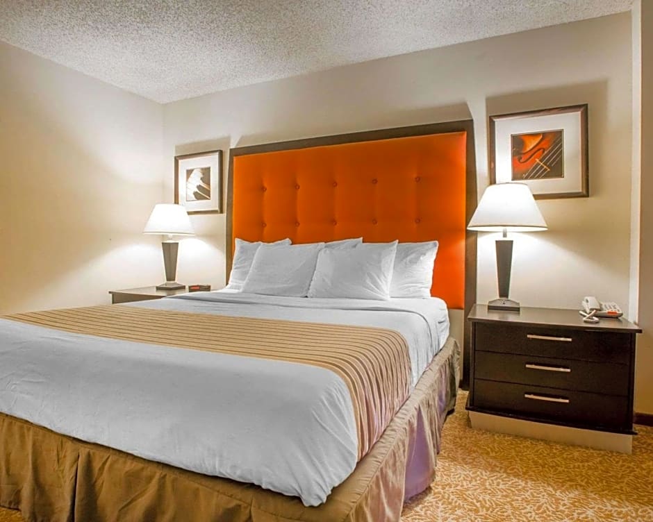 Econo Lodge Inn & Suites Stevens Point