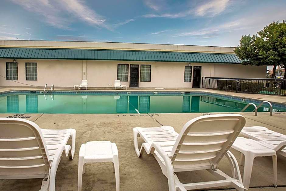 Quality Inn & Suites Hanes Mall