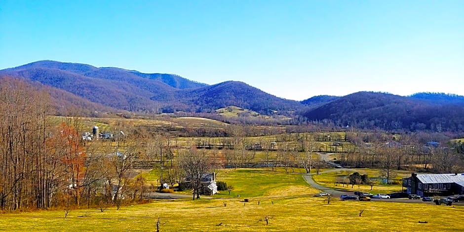 Graves Mountain Farm & Lodges