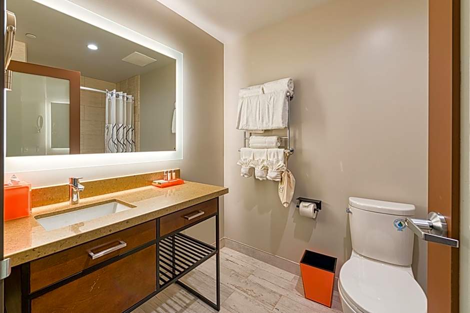 Hotel Lexen Newhall & Santa Clarita - Near Six Flags Magic Mountain