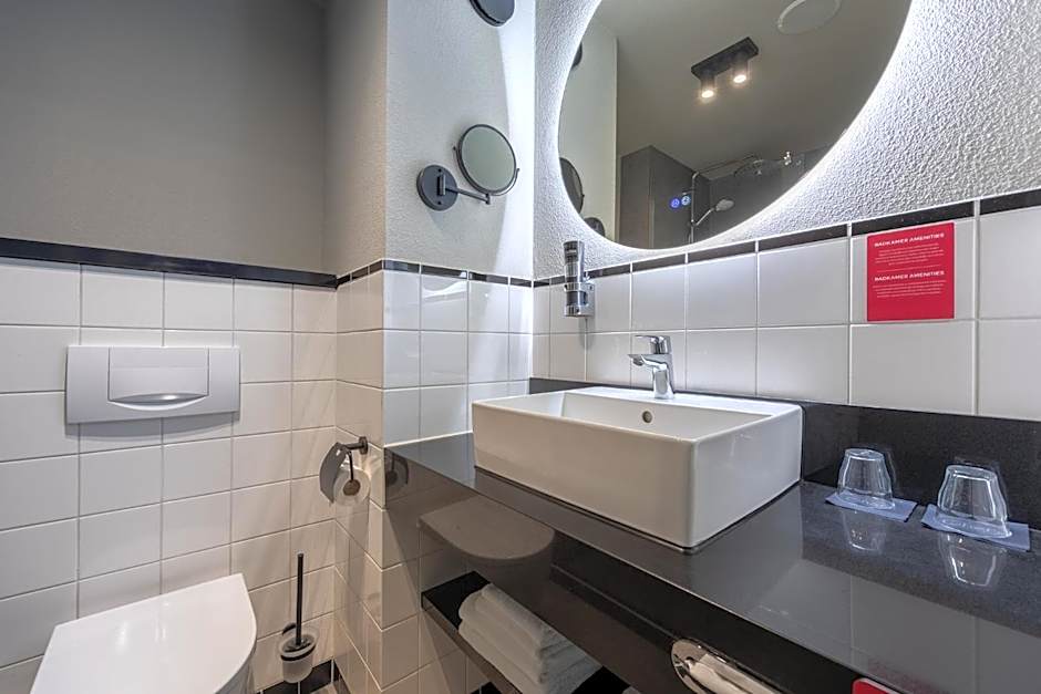 Leonardo Hotel IJmuiden Seaport Beach