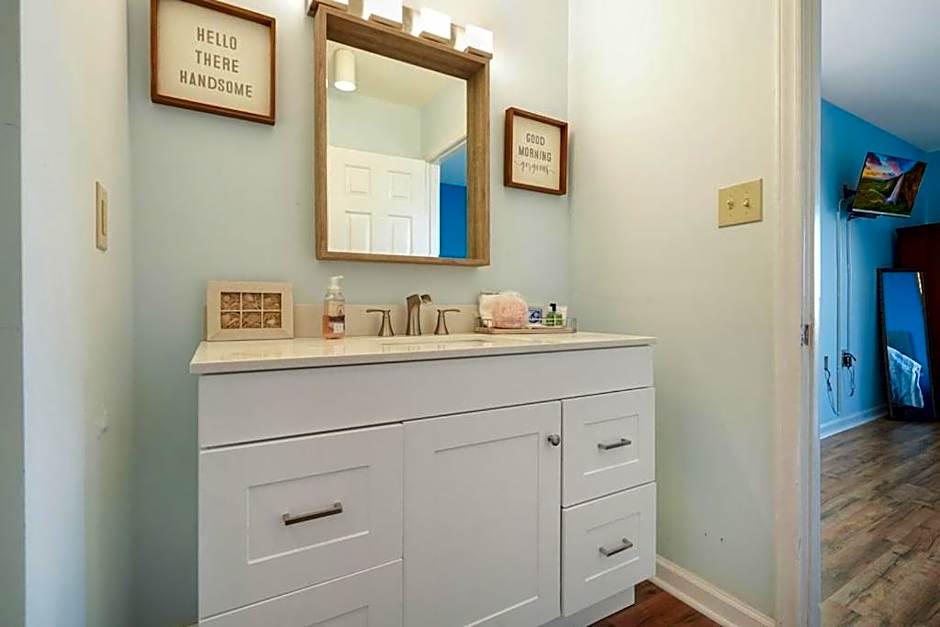 Beautiful Blue Ocean Condo