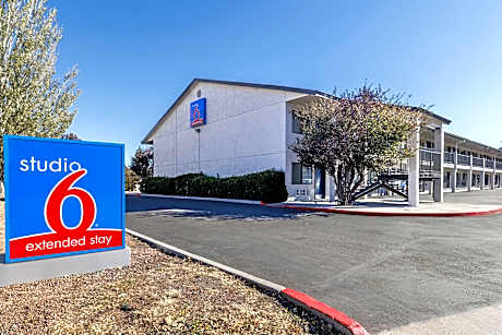 1 King Bed | Non-Smoking, Micfridge