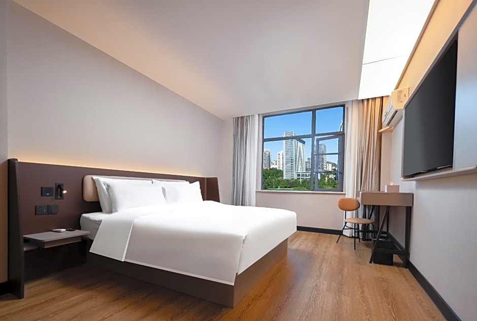 Hanting Hotel Wuhan Hongshan Square Metro Station