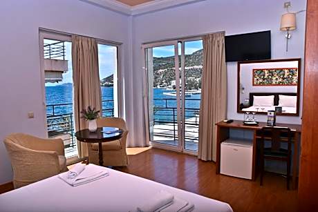 Deluxe Double Room with Balcony and Sea View