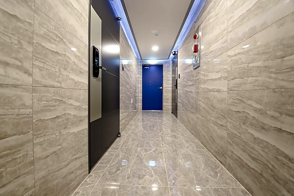 Goodstay World Hotel