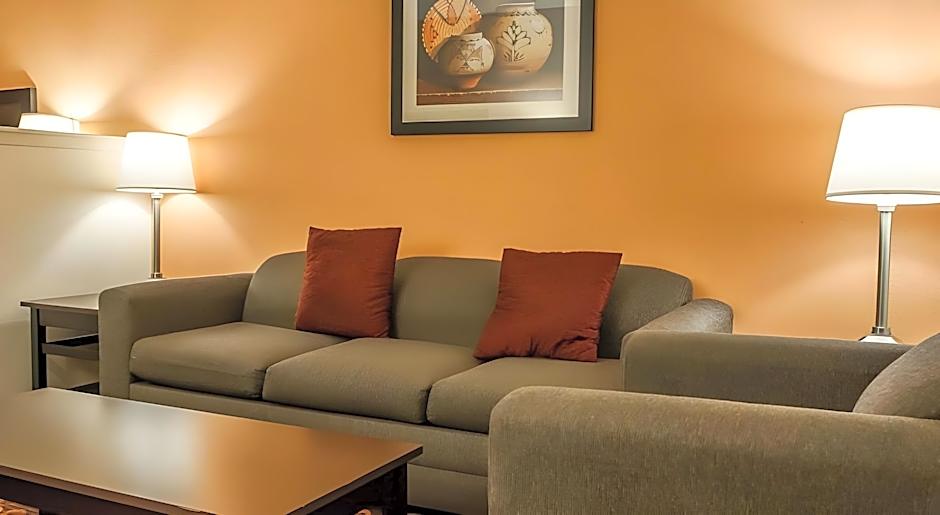 Econo Lodge Inn & Suites Santa Fe