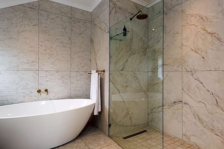 Abalone Hotel & Villas