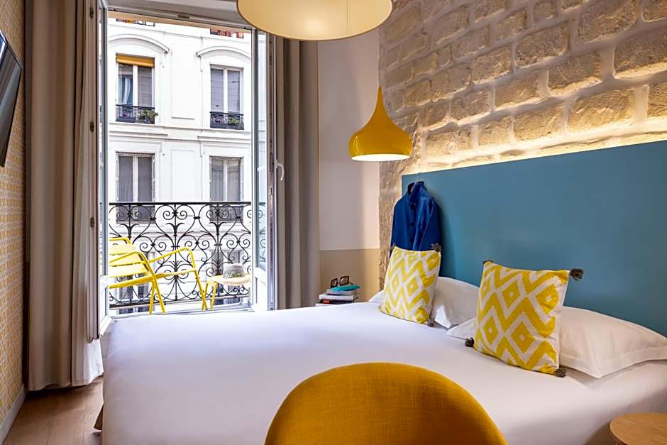 Le Regent Montmartre by Hiphophostels