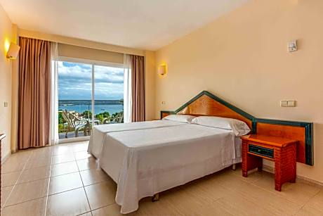 One-Bedroom Apartment with Balcony and Sea View