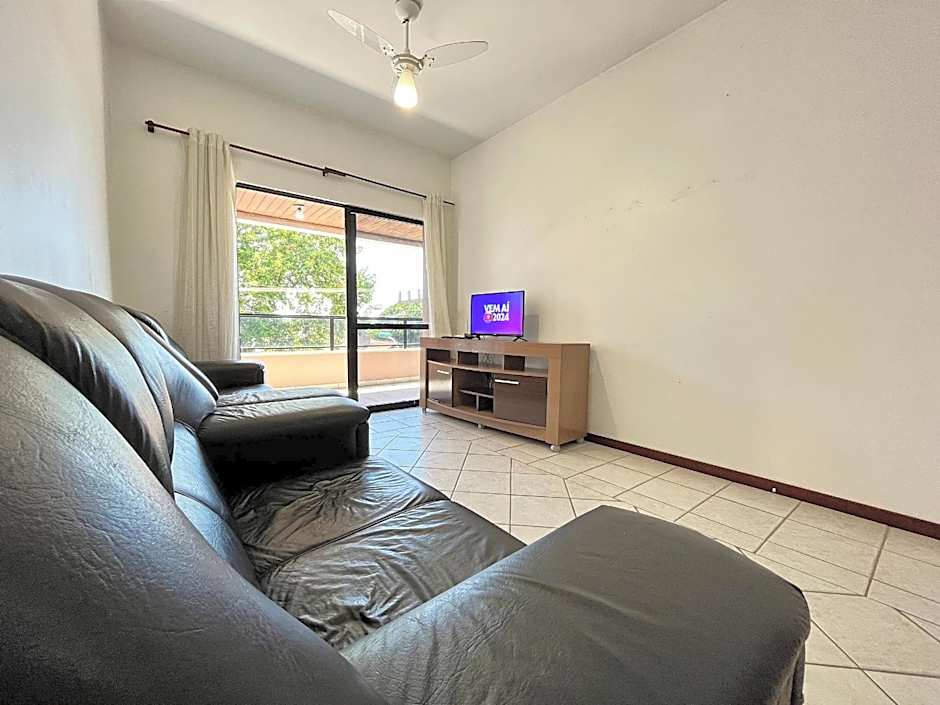 B481 Apto 3 quartos frente para avenida 8 pessoas