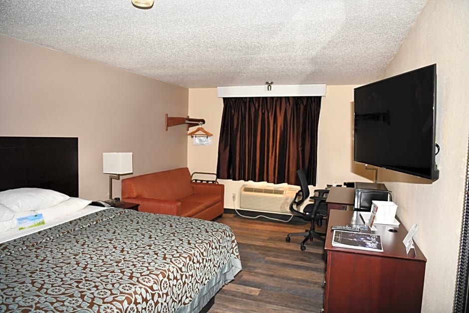 Days Inn & Suites by Wyndham Kaukauna WI