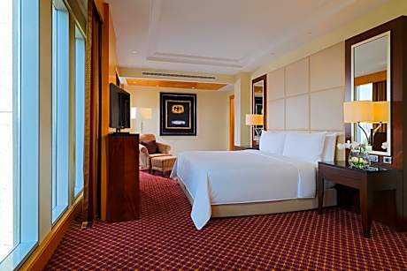 Executive Suite with Executive Lounge Access