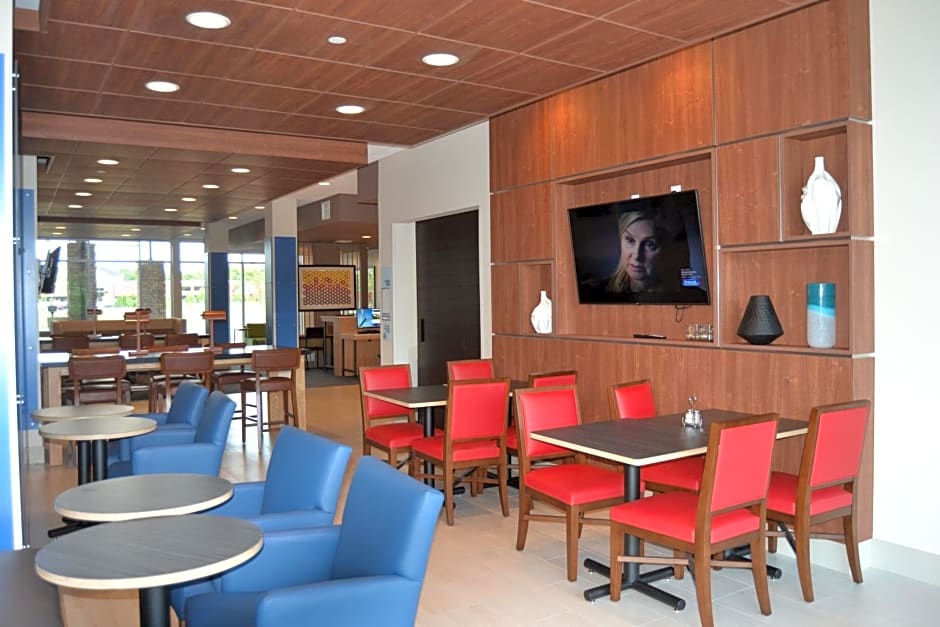 Holiday Inn Express & Suites Goodlettsville N Nashville By IHG