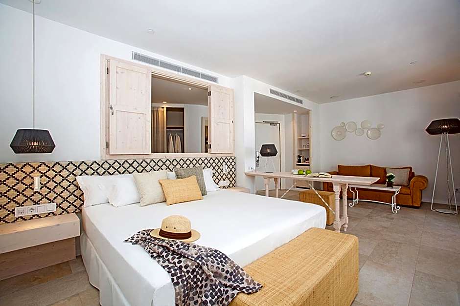 Photo 1 of 16 of Junior Suite, Sea View