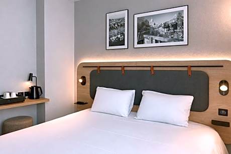 Standard Room - 1 Queen Bed