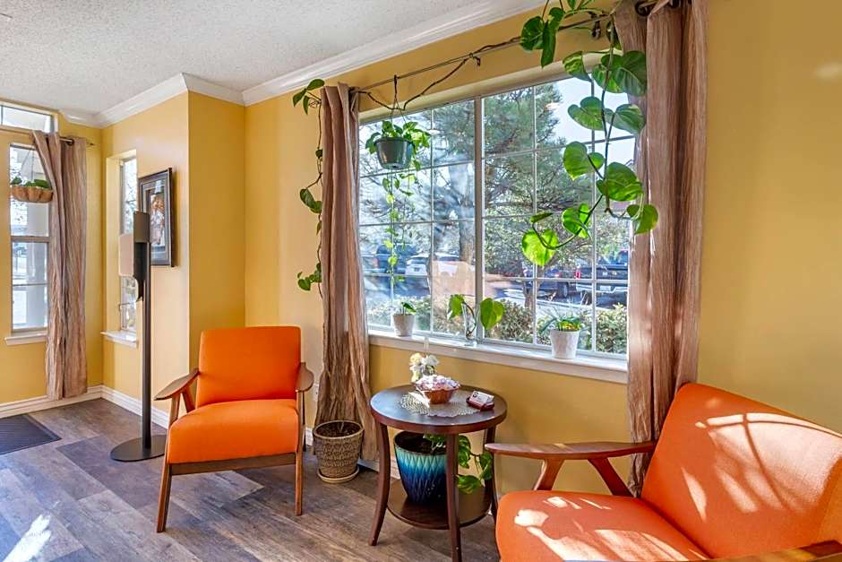 Suburban Studios Albuquerque Uptown