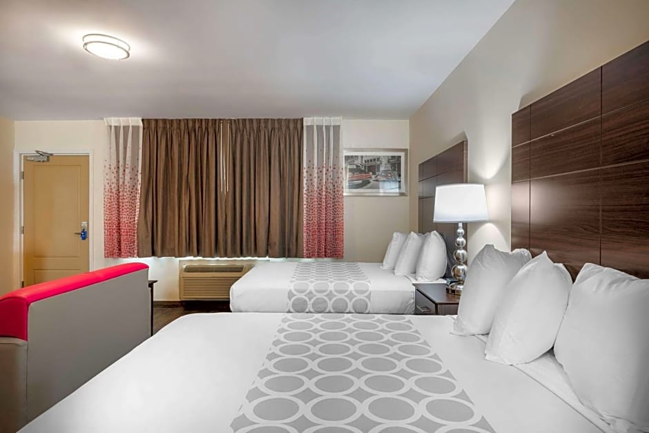 Downtown Hollywood Gardens Inn & Suites