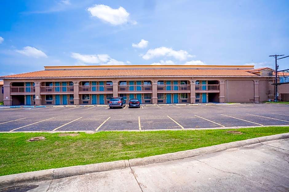 Lone Star Inn & Suites by OYO Harlingen TX
