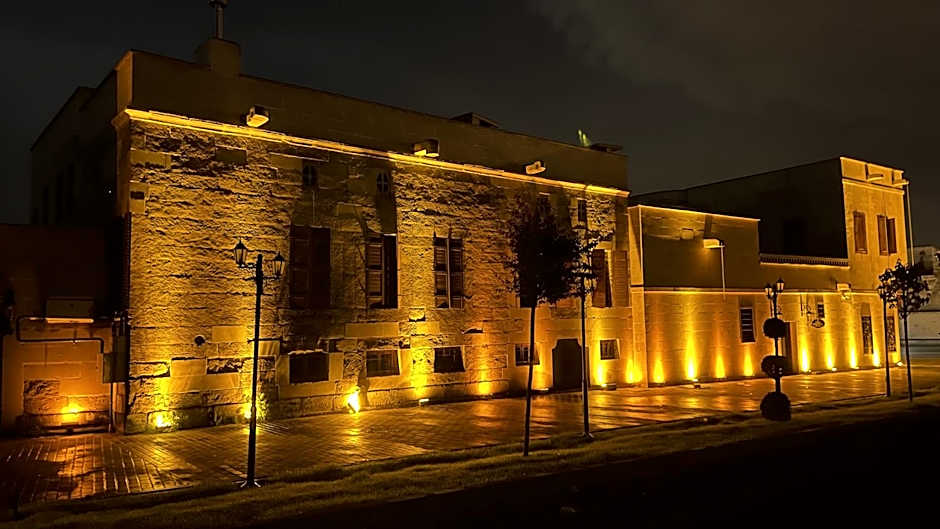 Four Mansions Hotel