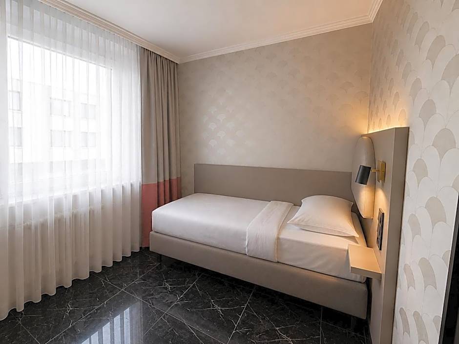 Hotel Belmont Classic