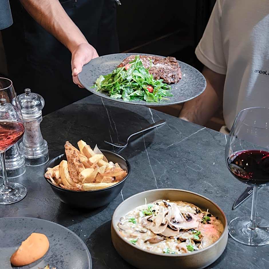 Anemi Hotel & Suites