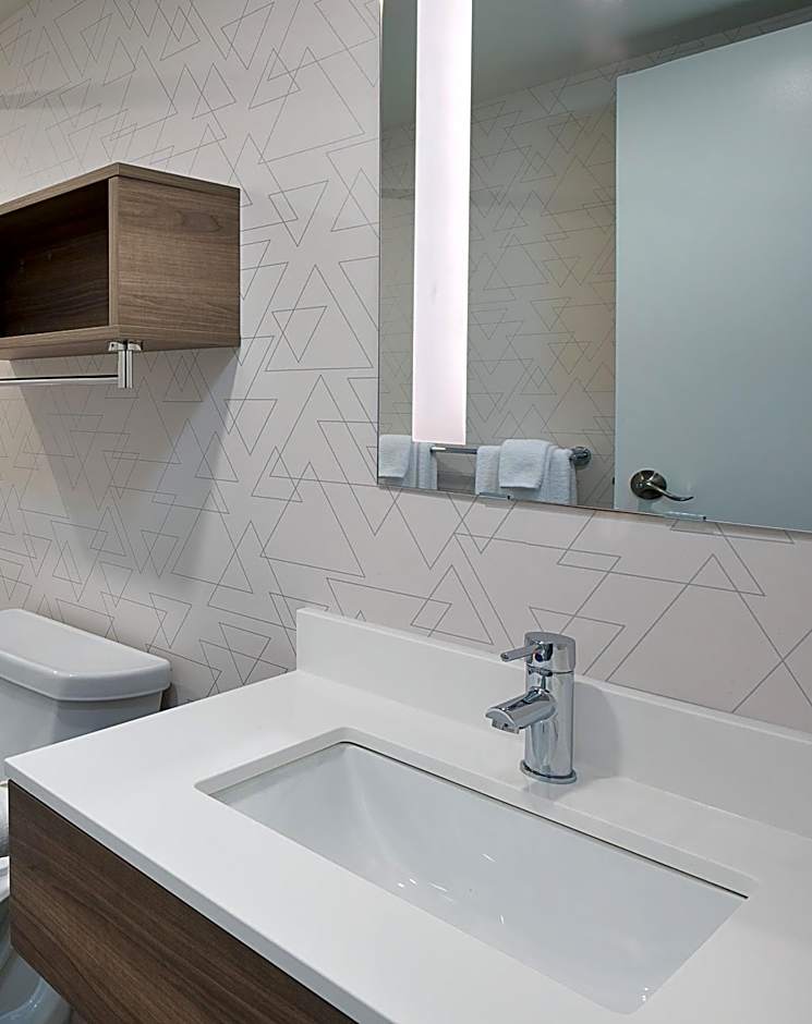 HOLIDAY INN EXPRESS & SUITES FREDERICTON By IHG