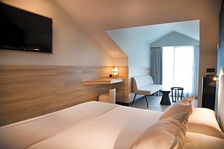 Deluxe Double Room with Terrace