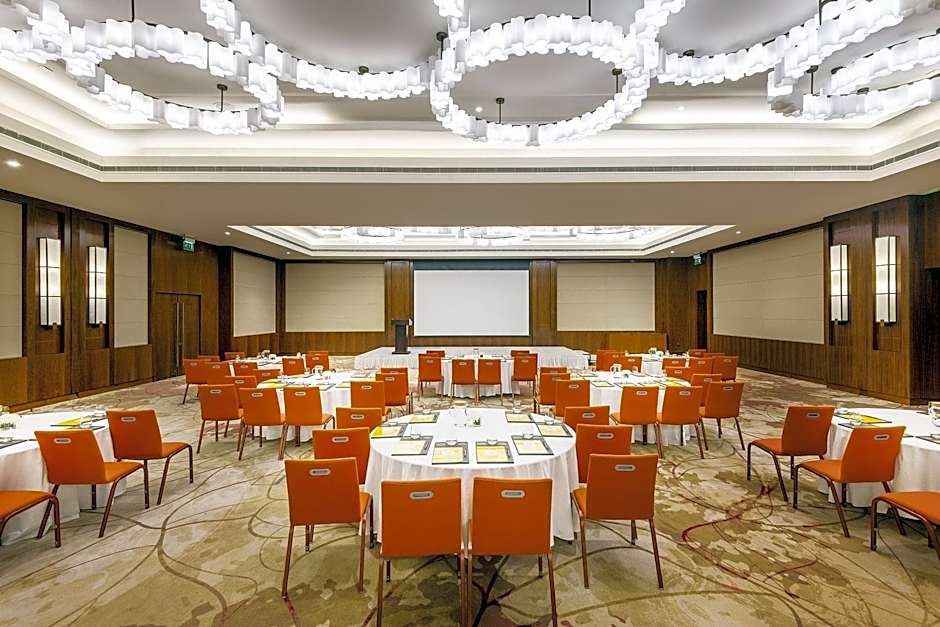 Crowne Plaza Muscat OCEC By IHG