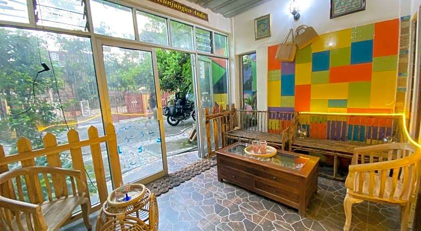 OYO 91601 Double-Degree Syariah (Female & Family)