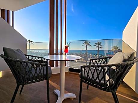 Family Room with Sea View