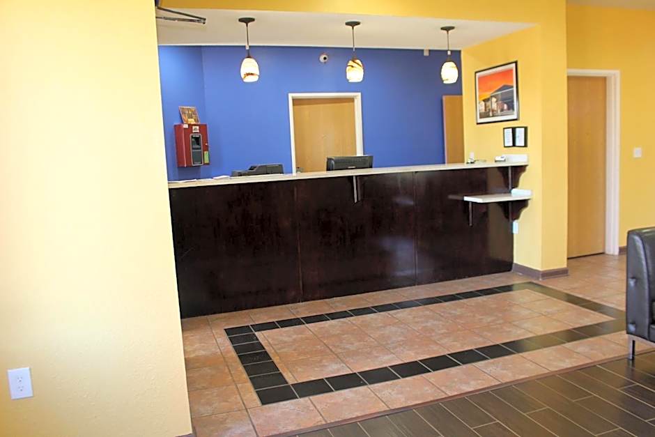 Home Gate Inn & Suites